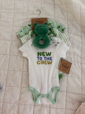 New to the Crew Green-Trim Ribbed Baby One-Piece (3-Pack) with Frog Rattle